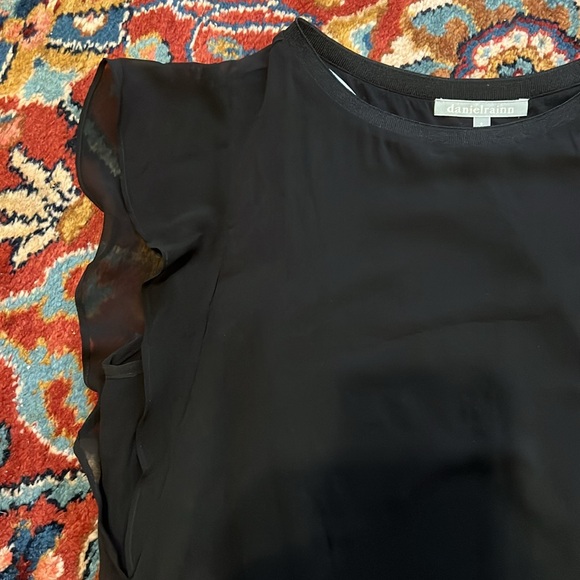 Daniel Rainn Herina Flutter Detail Overlay Blouse - Picture 3 of 4